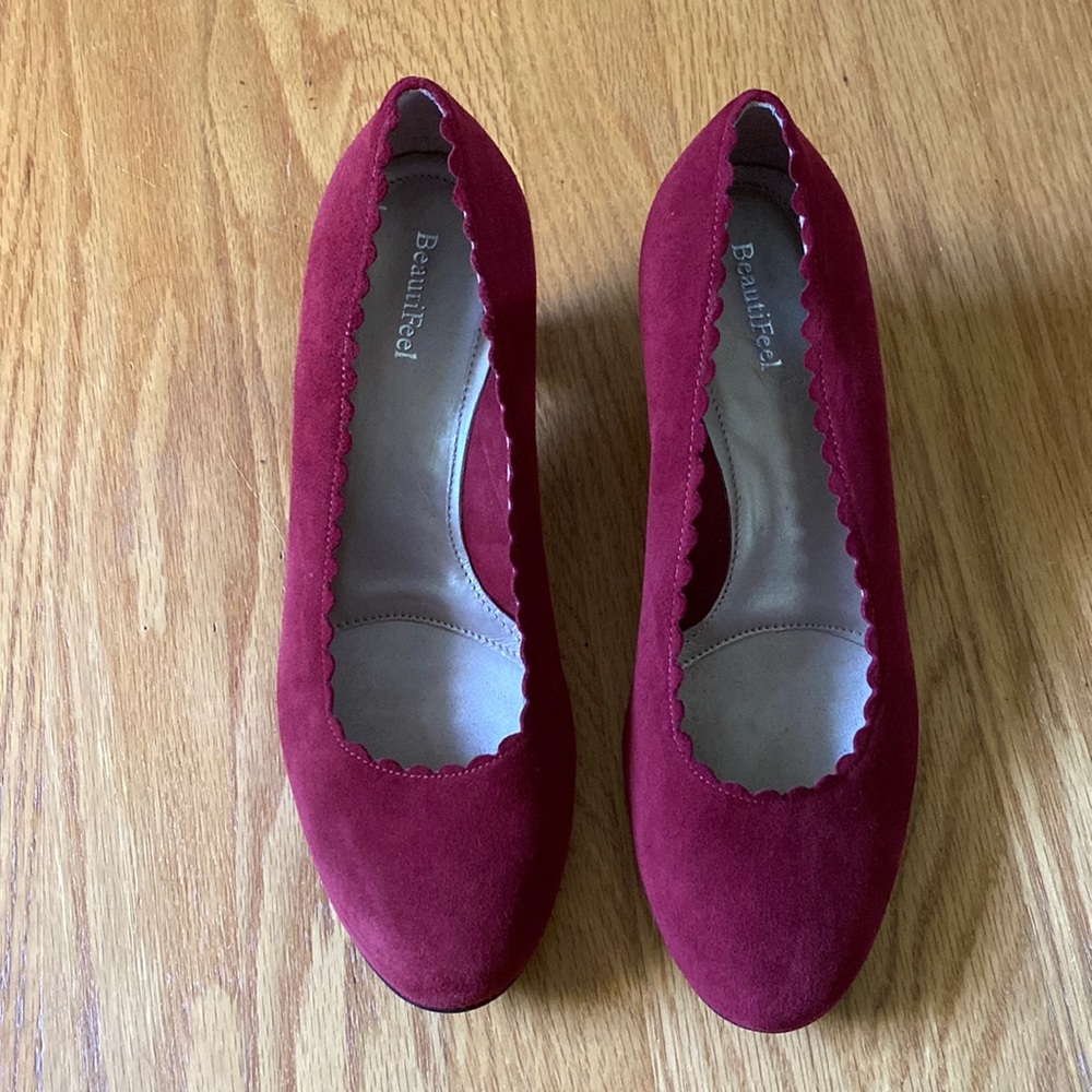 Red suede BeautiFeel pumps.